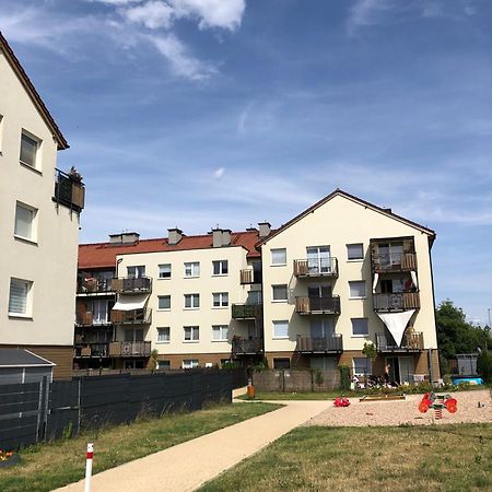 Urocze Mieszkanie Z Ogrodkiem I Bezplatny Parking 弗罗茨瓦夫 外观 照片